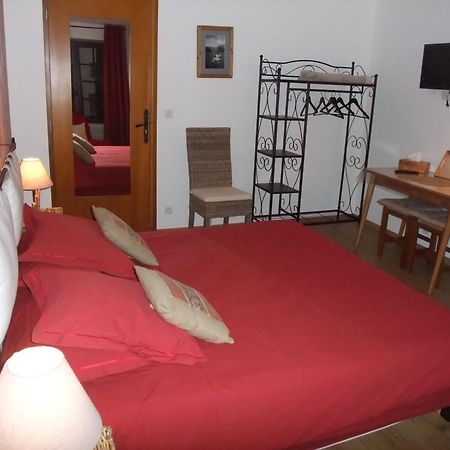 Le Domaine Du Grand Cellier Chambres D'Hotes En Savoie Tournon Номер фото