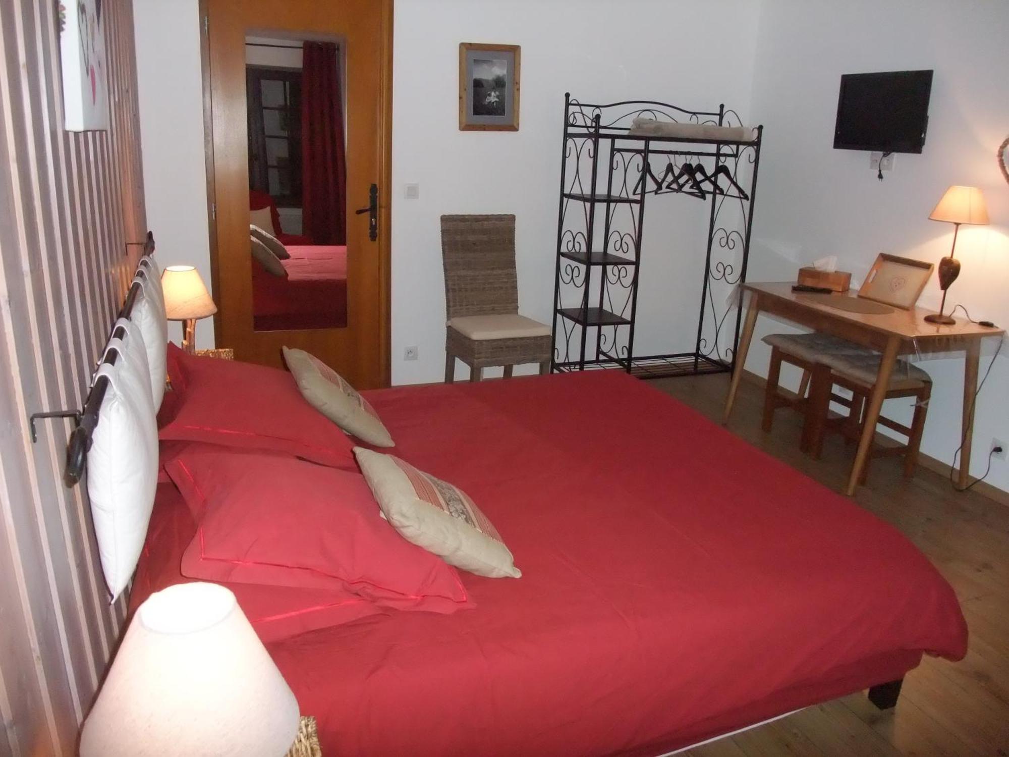 Le Domaine Du Grand Cellier Chambres D'Hotes En Savoie Tournon Номер фото