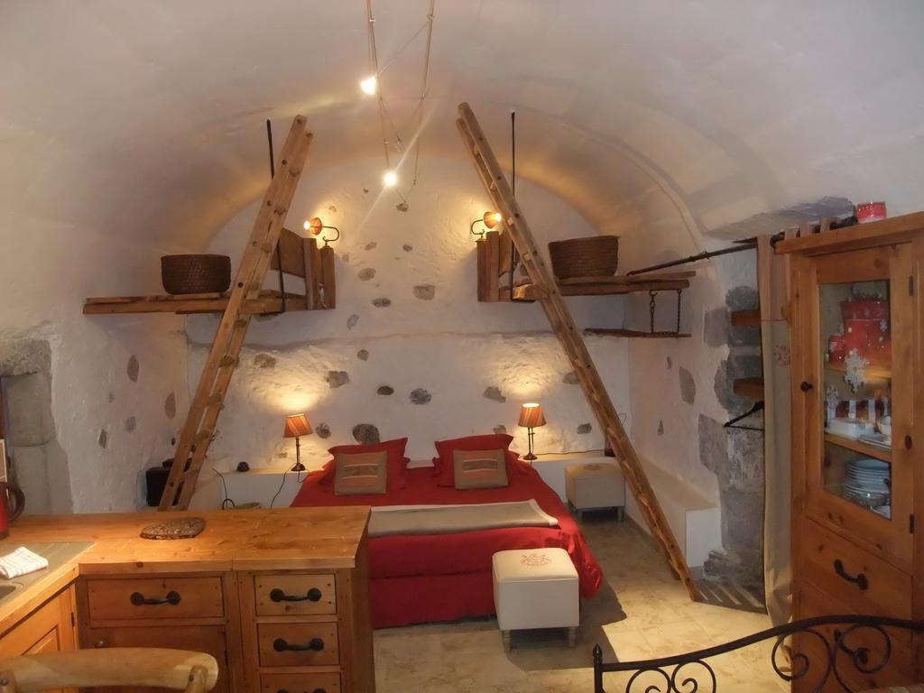 Le Domaine Du Grand Cellier Chambres D'Hotes En Savoie Tournon Номер фото