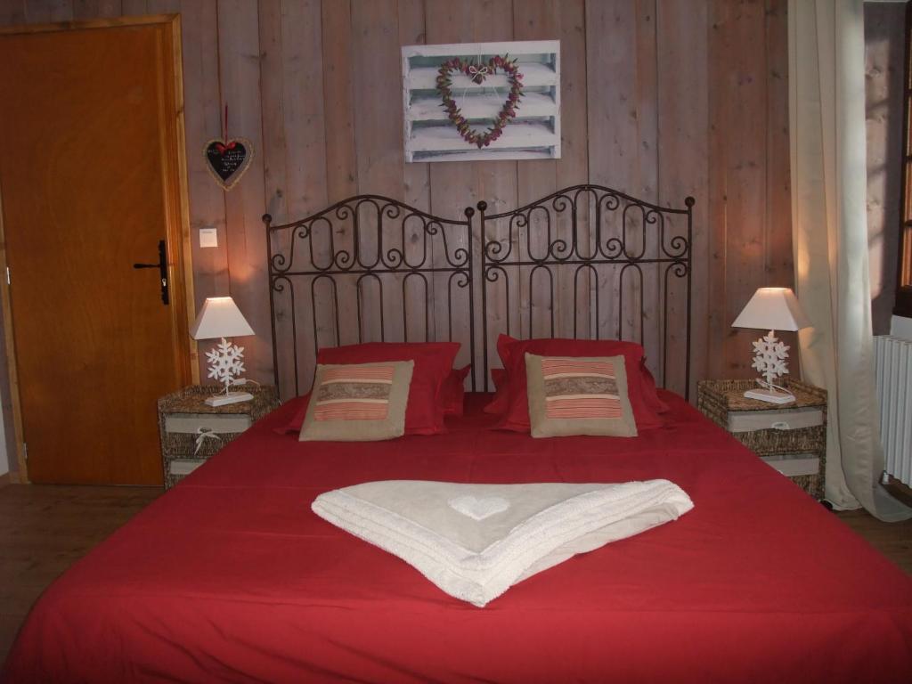 Le Domaine Du Grand Cellier Chambres D'Hotes En Savoie Tournon Номер фото